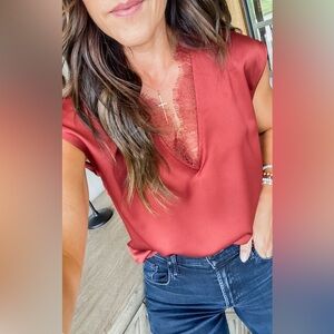 Nordstrom Halogen Lace trim Short Sleeve Satin Shell in Rust Size XS